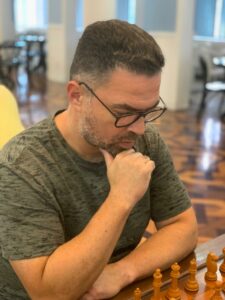 SIMULTÂNEA ALEXANDR FIER – NEUROCHESS – CAREVCHESS